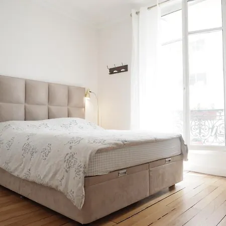 Eiffel Tower * Paris