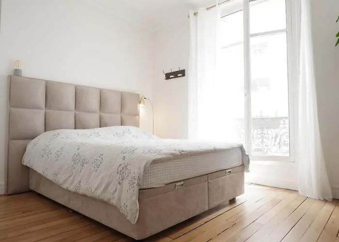 Eiffel Tower * פריז